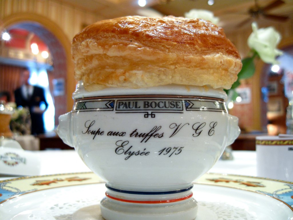 гид в лионе paul-bocuse-soupe-aux-truffes-noires-vge-plat-cree-pour-lelysee-en-1975